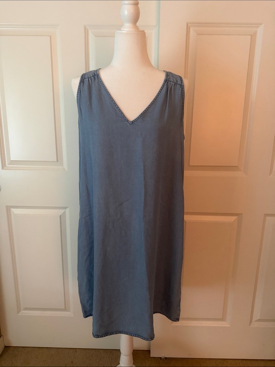 GAP Dresses & Skirts - GAP Sleeveless Shift Dress in Chambray